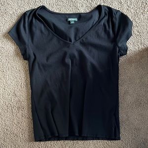 cute black shirt sleeve v-neck shirt!
